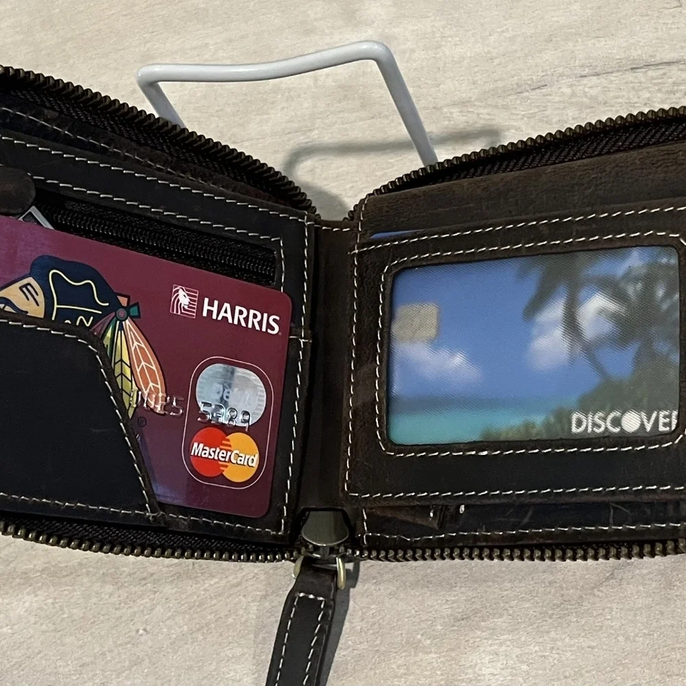 Fine‎ Brown Leather RFID Zip Around Men's Wallet. NWOT